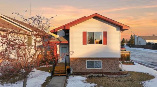1 DUVAL CRESCENT, Red Deer, Alberta T4R 2Y7, Canada