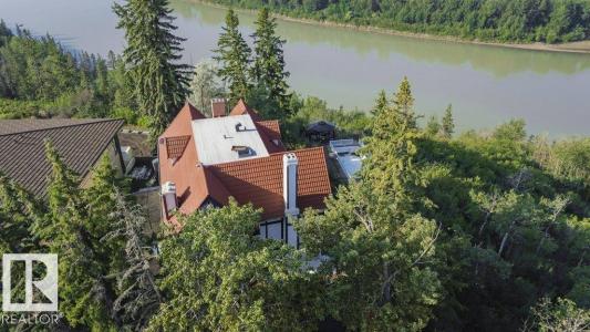 8638 SASKATCHEWAN DRIVE NW, Edmonton, Alberta T6G 2A8, Canada