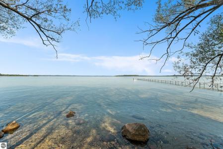 12016 Peninsula Drive, Traverse City, Michigan 49686, USA