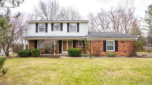 21824 Rathlone Drive S, Northville, Michigan 48167, USA