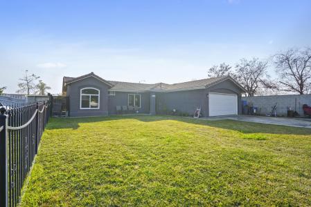 441 W Glenhaven Court, Visalia, California 93291, USA