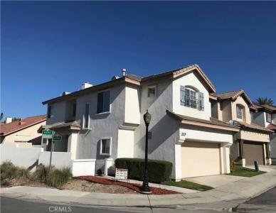 7696 Calle Bastia, Highland, Californie 92346, États-Unis