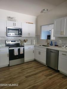 7028 N Starview Drive, Tucson, Arizona 85741, USA