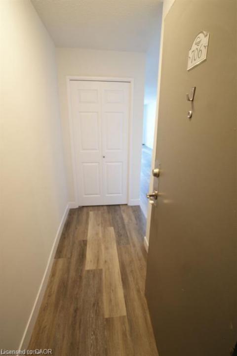 563 MORNINGTON AVENUE, Londra, Ontario N5Y 4T8, Kanada