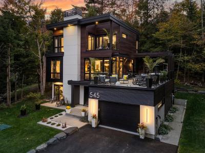 545  Rue Bordeleau, Magog, ケベック J1X 0M9, カナダ