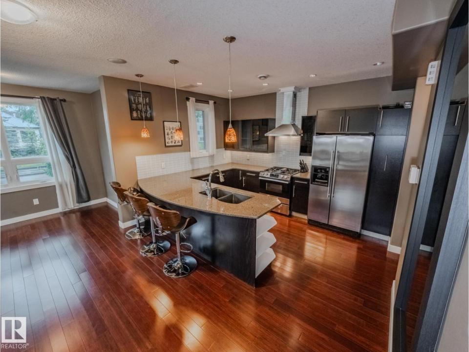 8306 108 ST NW, Edmonton, Alberta T6E 2J1, CANADÁ