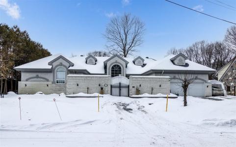 2303  Boul. du Lac, Deux-Montagnes, Quebec J7R 1E6, Canada