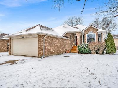 22 GOLFWAY DRIVE, Essex, Ontario N8M 3E3, Kanada