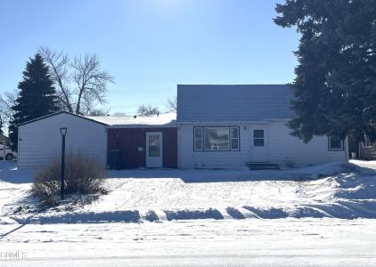 460 3rd Street, Carrington, ND 58421, USA