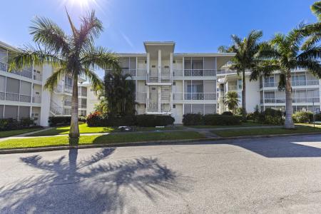 1036 North Shore Dr NE #1, St Petersburg, Florida 33701, USA