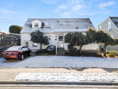 3806 Tiana Street, Seaford, NY 11783, USA