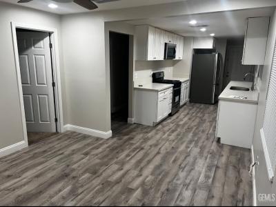 217 F Street, Taft, California 93268, USA