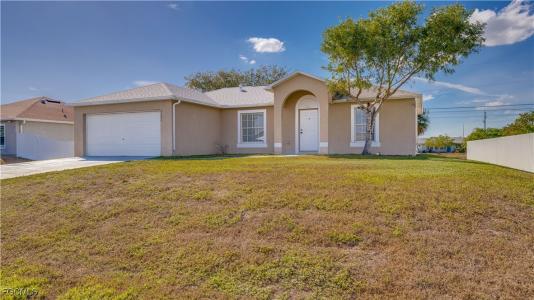 2102 NE 17th Avenue, Cape Coral, Florida 33909, USA