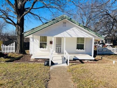 307 N E Street, Yale, אוקלהומה 74085, ארצות הברית של אמריקה 