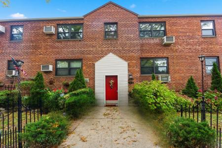 155-24 81st Street Unit 110, Howard Beach, Nowy Jork 11414, USA