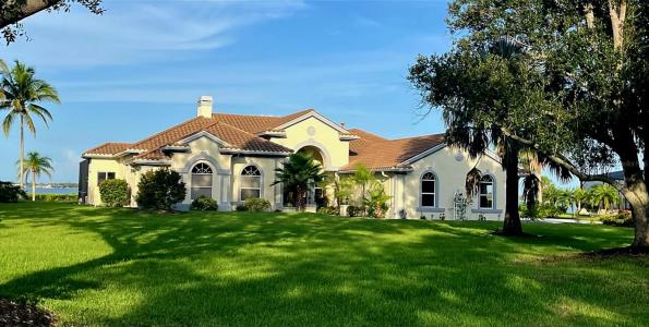 3121 Rivershore Lane, Port Charlotte, Florida 33953, USA