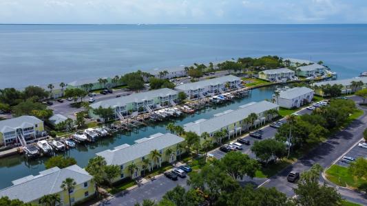 5092 Beach Dr SE # A, St Petersburg, Florida 33705, USA