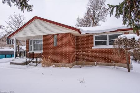 120 FOURTH AVENUE, Kitchener, Ontario N2C 1N8, CANADÁ