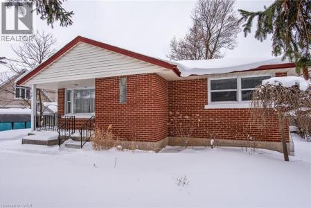 120 FOURTH AVENUE, Kitchener, Ontario N2C 1N8, CANADÁ