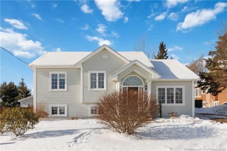 154 THERIAULT, Dieppe, New Brunswick E1A 8J5, Canada