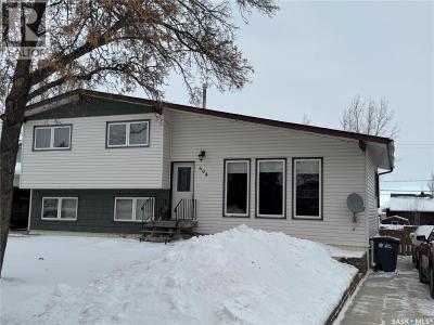 604 5TH AVENUE W, Assiniboia, ססקצ'ואן S0H 0B0, קנדה 