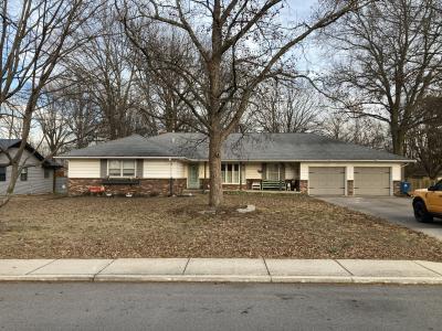 2110 Pearl Street, Carthage, Missouri 64836, USA