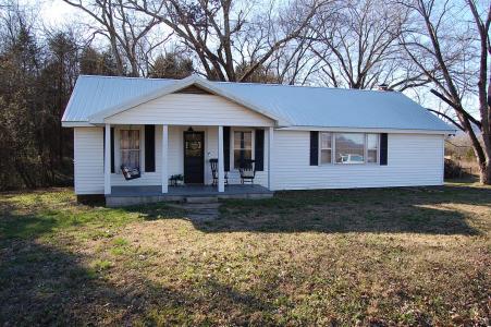 10595 Ra Griffith Highway, Whitwell, Tennessee 37397, USA