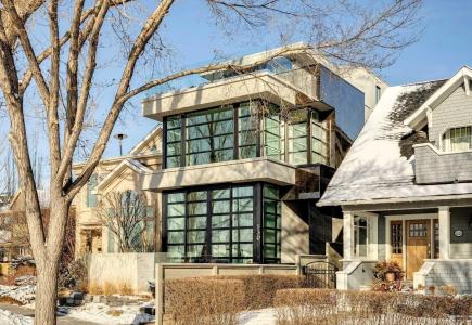530 CRESCENT ROAD NW, Calgary, Alberta T2M 4A5, Canada