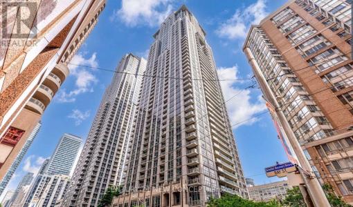 761 BAY STREET, Toronto (bay Street Corridor), 온타리오주 M5G 2R2, 캐나다