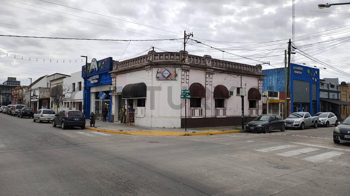 La Mercerd 25 esquina Ferella 30 , Ensenada, GBA Sur 1925, Argentina