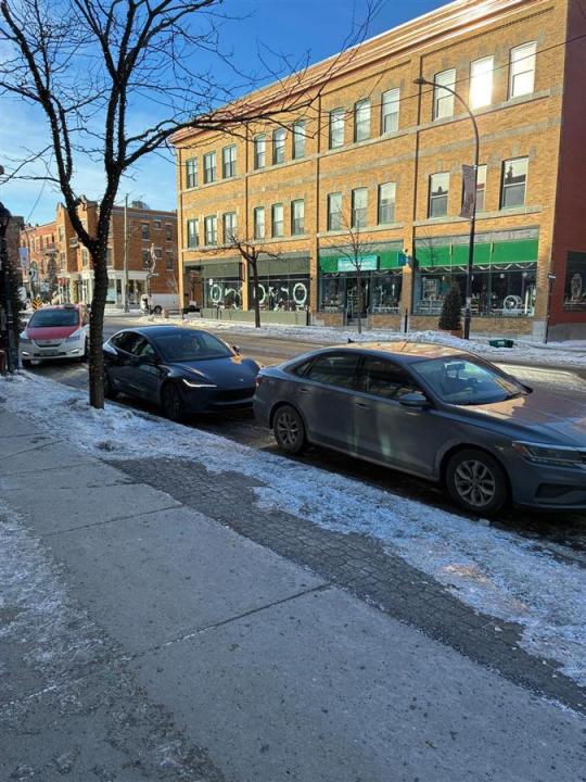 210 Av. Laurier O., Montréal (Le Plateau-Mont-Royal), Quebec H2T 2N8, Canada