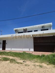 Av Doble Via la Guardia , Sur, Santa Cruz 00001, Bolivia