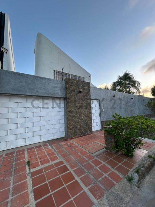 Calle Juan Bautista Arismendi, casa 110B, al lado de Nogard II etapa Casa de Dos Niveles en Jorge Coll, El Pilar (Los Robles), Nueva Esparta 6315, Venezuela