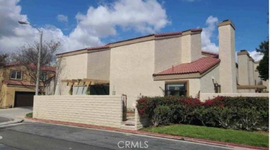 2700 Via Colina, Fullerton, California 92835, Estados Unidos