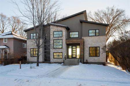 916 SOMERSET AVENUE, Winnipeg, Manitoba R3T 1E7, Canadá