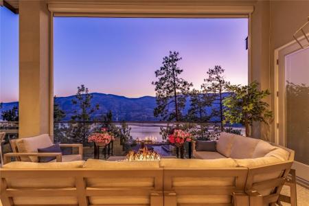 3452 BLUE GRASS LANE, Kelowna, Colúmbia Britânica V1V 3G1, CANADÁ