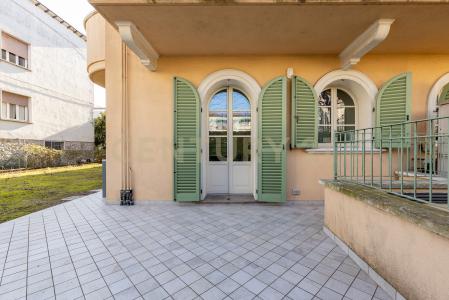 Via Giuseppe Ungaretti, Lucca, Toscana 55100, Italy