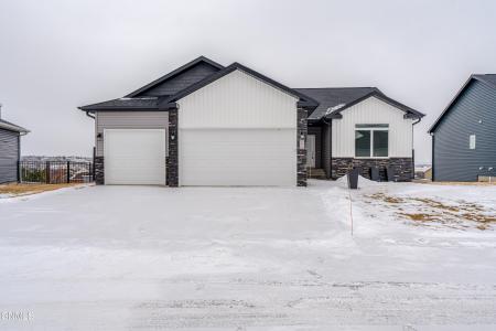 4810 Cornice Loop, Bismarck, North Dakota 58503, USA