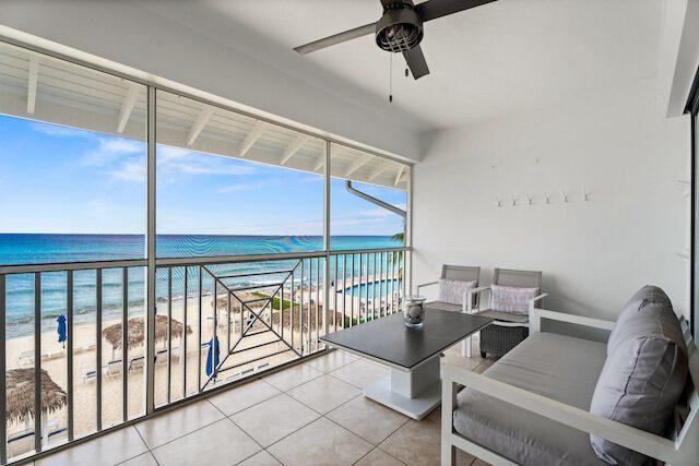 42, DISCOVERY POINT PENTHOUSE BEACHFRONT, West Bay, Grand Cayman, Islas Caimán