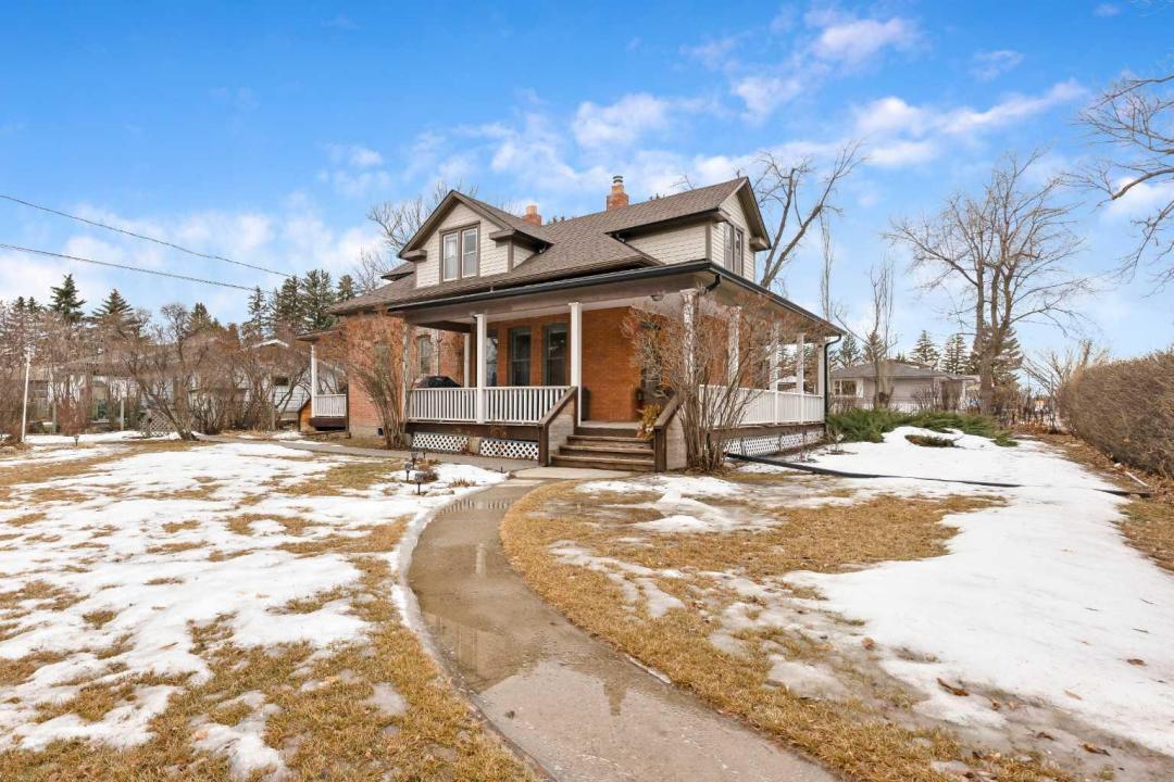 725 MACLEOD TRAIL SW, High River, Alberta T1V 1B8, Canada