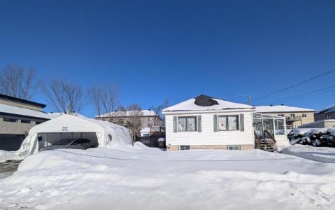 23  38e Avenue, Sainte-Marthe-sur-le-Lac, Quebec J0N 1P0, Canada