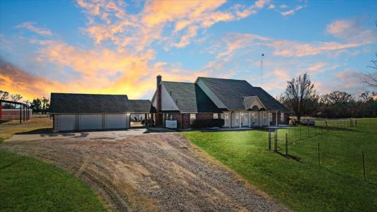 1628 County Road 2605, Bonham, Texas 75418, USA