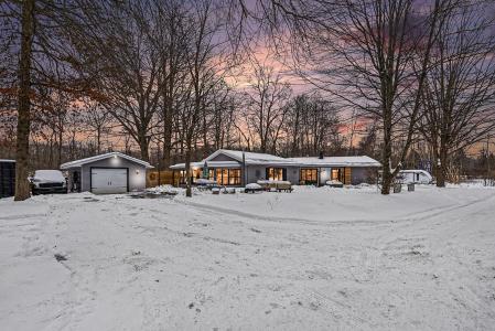 12435 Sandpiper Lane, Sawyer, Michigan 49125, USA