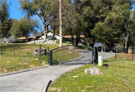 40118 Old Stonegate Court, Oakhurst, California 93644, USA