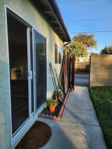 412 Delphine Unit#B, Fullerton, California 92833, USA