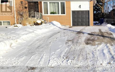 45 LEWIS DRIVE, Newmarket (central Newmarket), Ontario L3Y 1R6, Canada