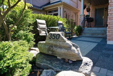 350 HEWITT CIRCLE, Newmarket, Ontario L3X 2H1, Canada