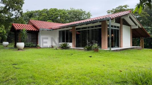 Barrio Colinas del Urubó, Zona Güenbé camino a Las Cruces S/N, Urubo, Santa Cruz 00000, Bolivia