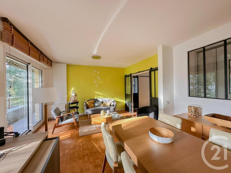 Champagne Au Mont D Or, Rodano-Alpi 69410, Francia