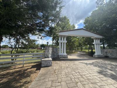 2982 Harvey Bowden Rd, Paris, Tennessee 38242, USA